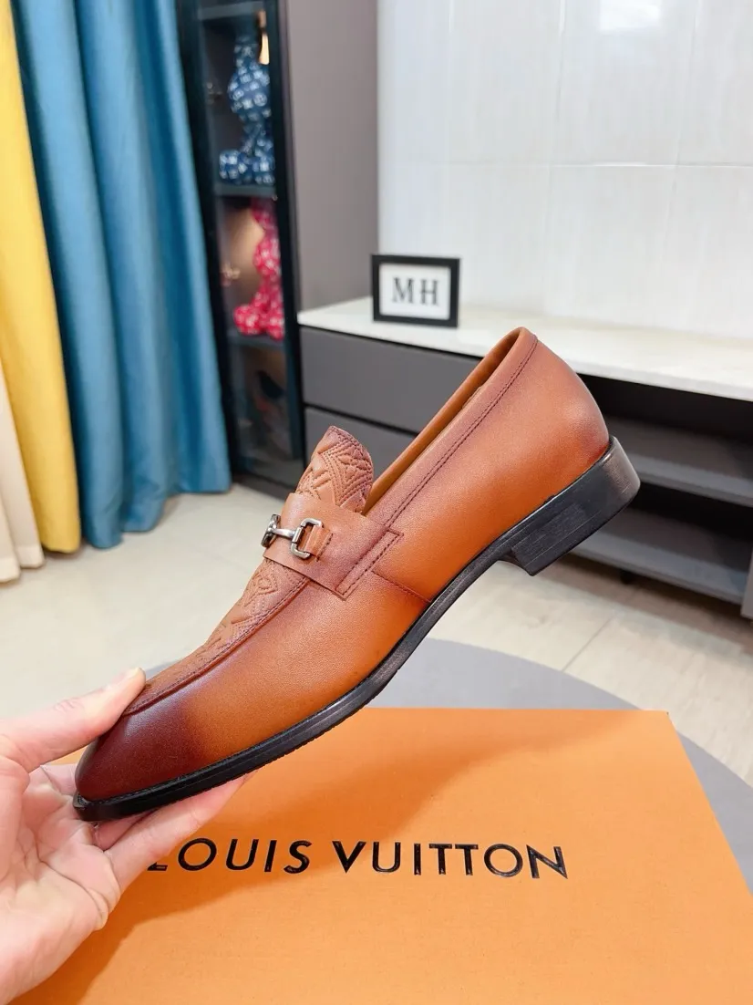 Men's men's shoes 💰500🌸🌸 [Louis Vuitton (LV)] High-end business formal leather shoes 🍀 luxurious and elegant style, both practicality and style, professional focus on details and quality, counter original 1⃣️: 1⃣️ ultra-accurate reproduction 👍🏻! Material: The upper is made of imported original calfskin➕imported Italian cowhide leather. Original anti-slip and wear-resistant outsole! Code number: 38--44 (45 customized)